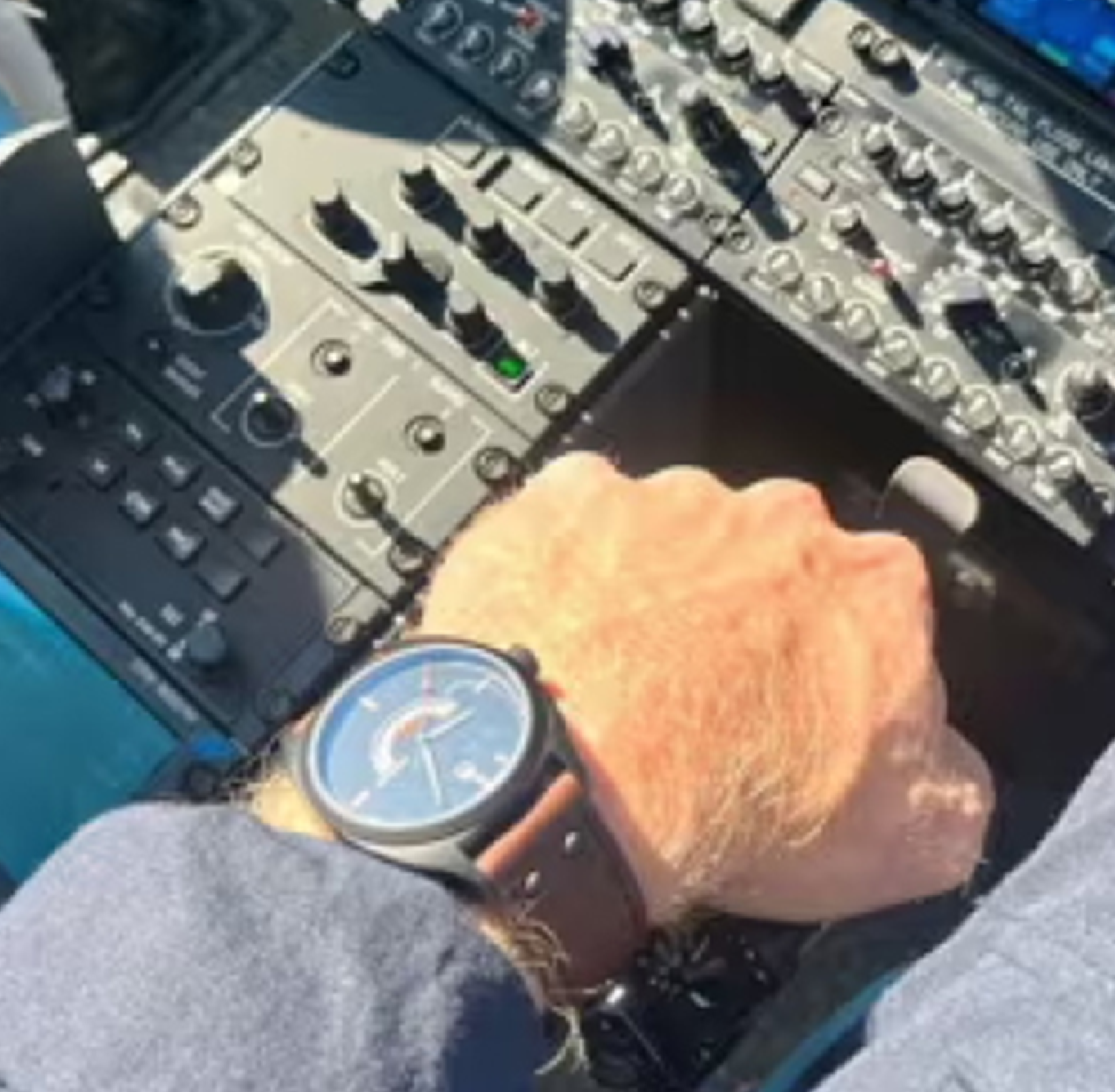 Discovery Classic — 42mm GMT Pilot Watch