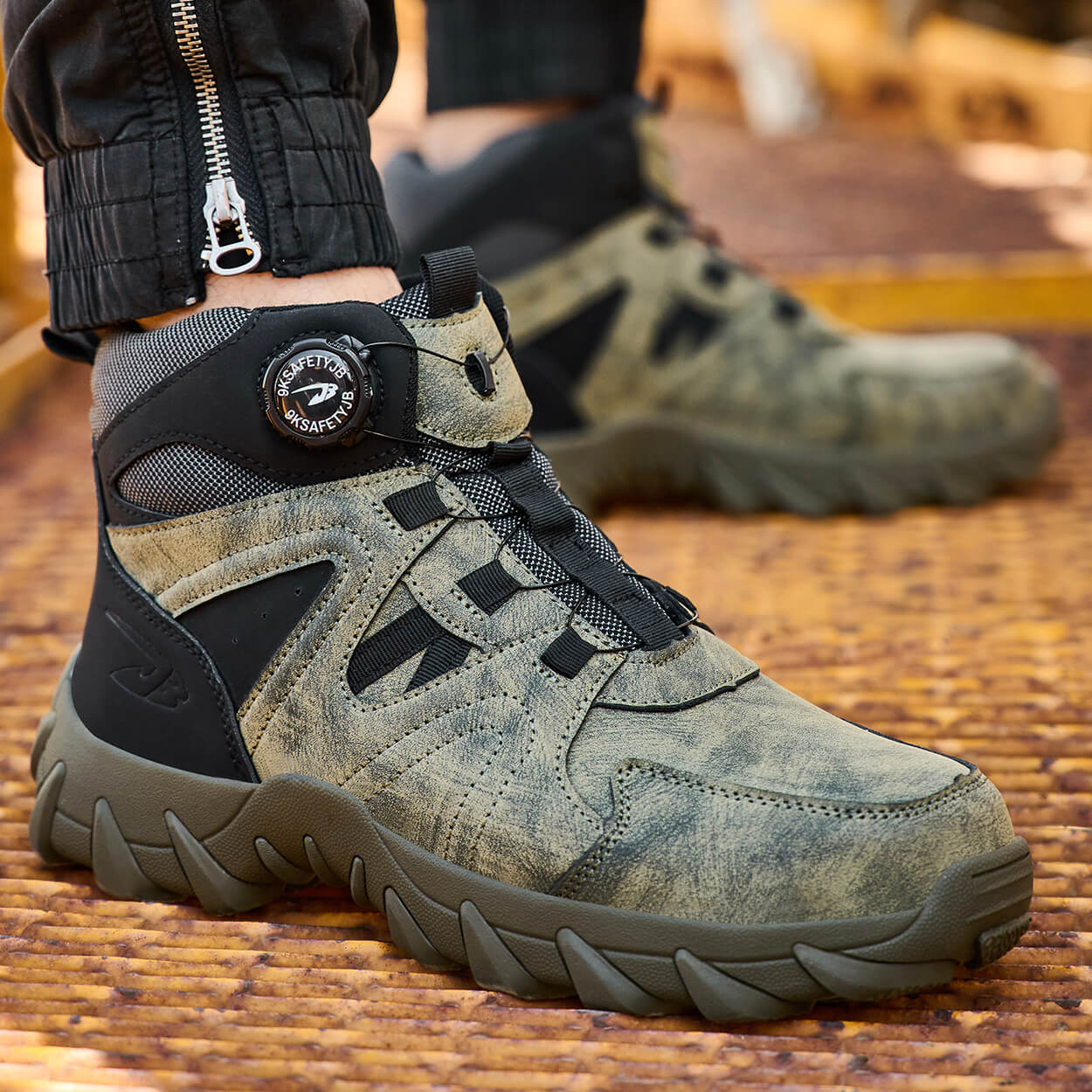 Maven 6" Knob-Lacing Non-Slip Steel Toe Boots