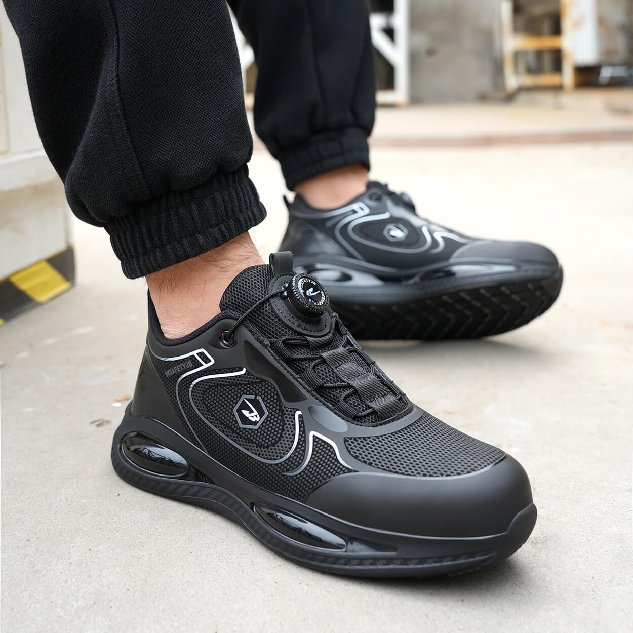 Maven Knob Lacing Water-resistant Steel Toe Sneakers