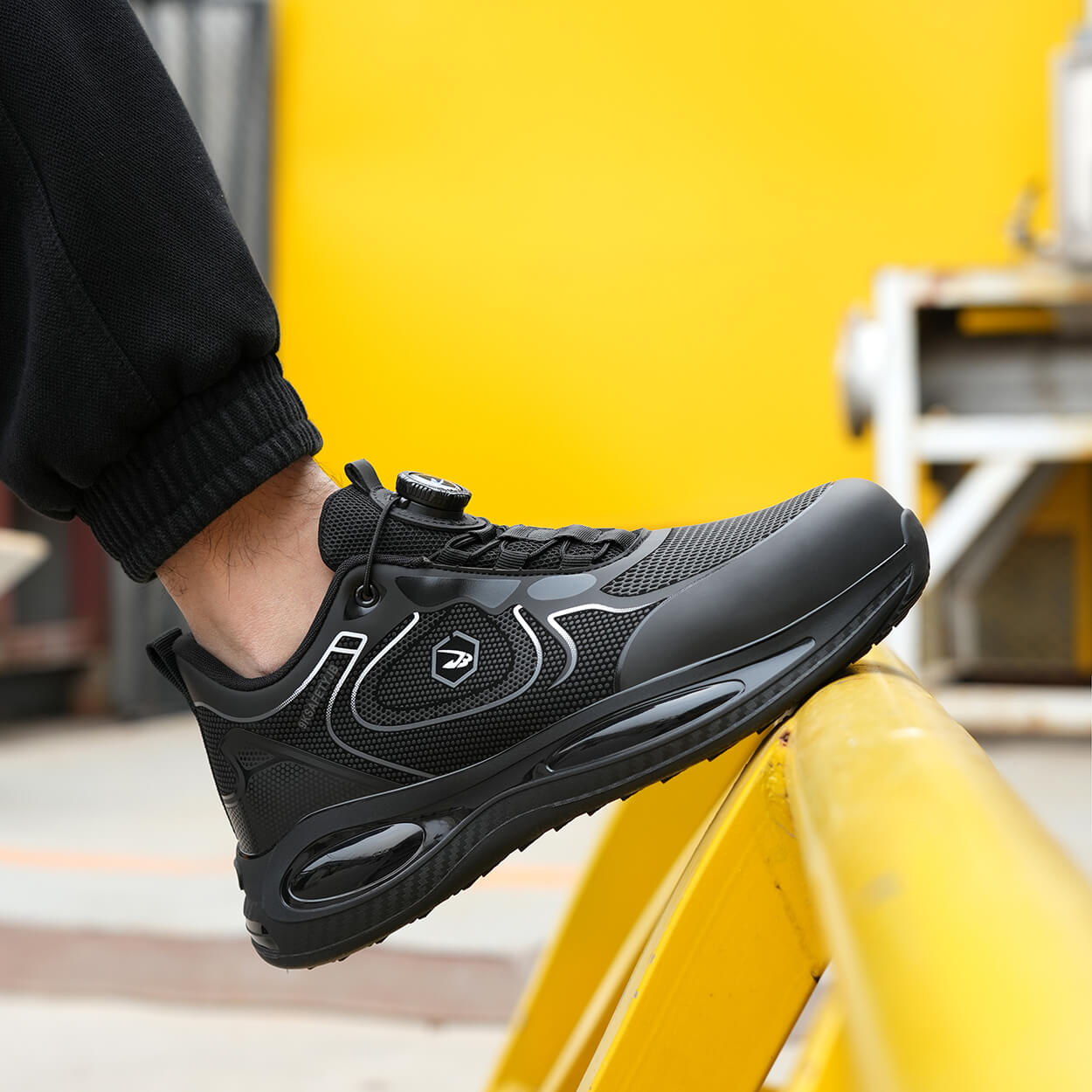 Maven Knob Lacing Water-resistant Steel Toe Sneakers