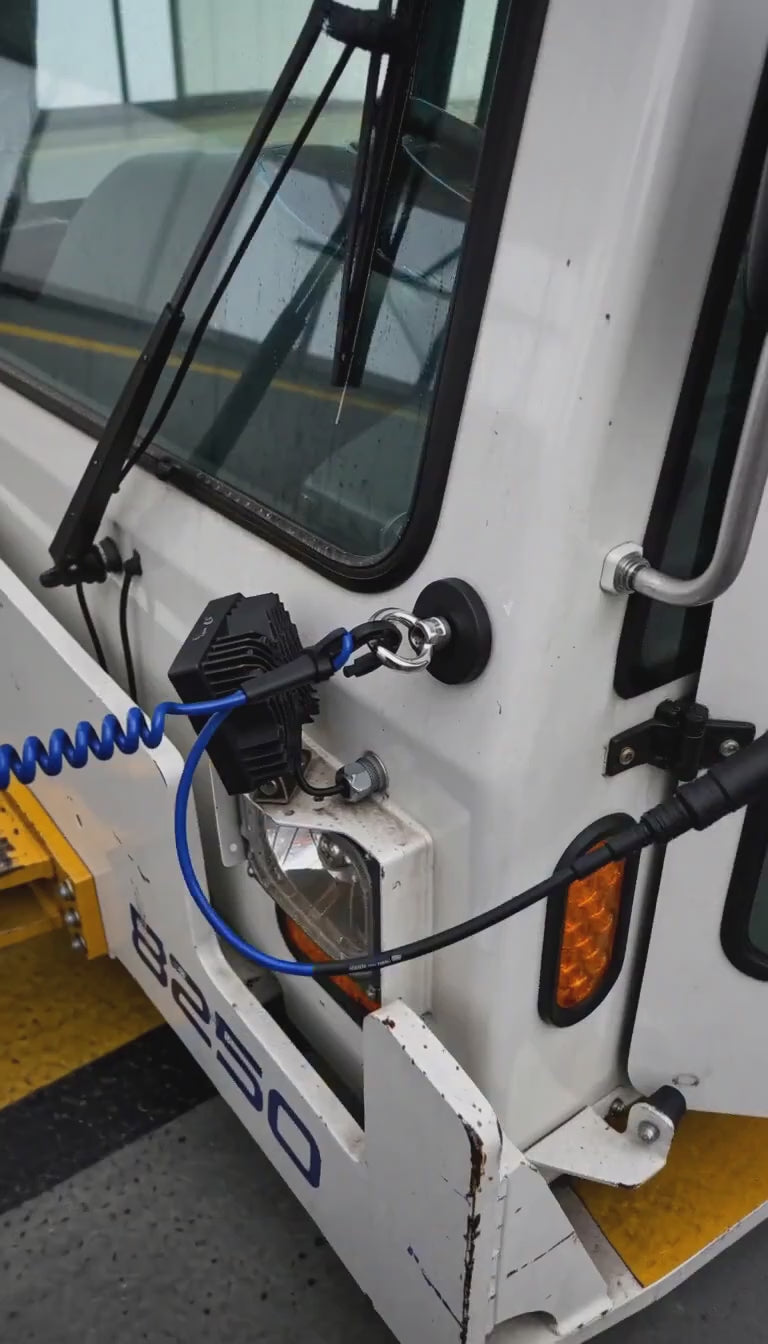 GroundComm TOWSAFE Magnetic Pushback Tug Cable Hook
